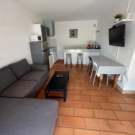 Rez De Bordure Аяччо