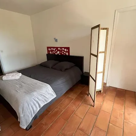 Апартаменты Rez De Bordure